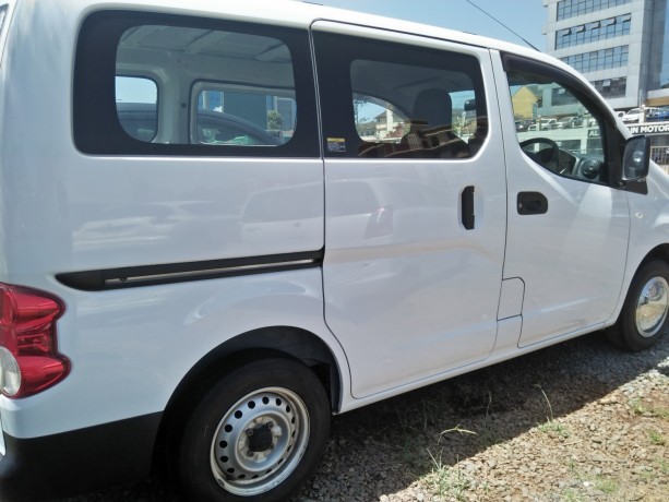 nissan-nv-200-big-2