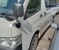 toyota-hiace-small-0