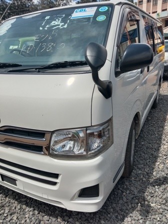 toyota-hiace-big-4