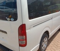 toyota-hiace-small-3