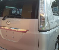 nissan-serena-small-0