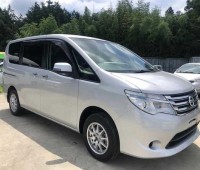 nissan-serena-2014-small-0