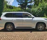 lexus-lx-small-1