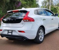 volkswagen-v40-small-8