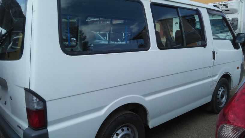 mazda-bongo-van-big-3