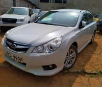 subaru-legacy-small-0