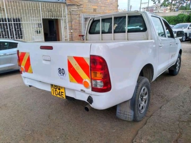 toyota-hilux-big-1