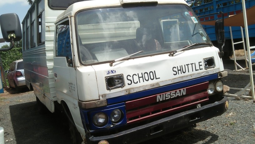 nissan-minibus-big-1