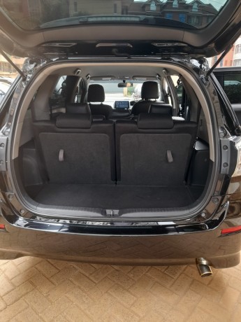 2013-toyota-wish-big-7