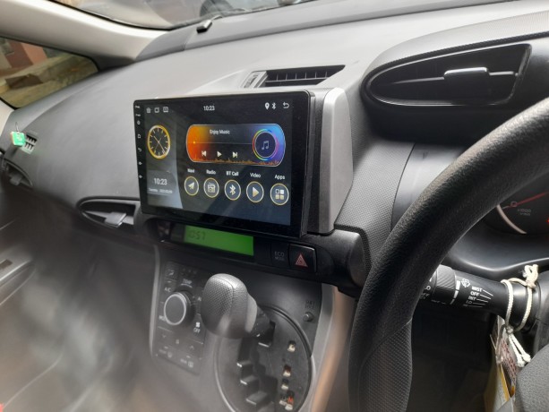 2013-toyota-wish-big-6