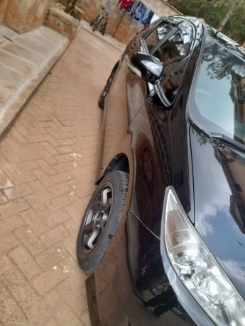 2013-toyota-wish-big-5