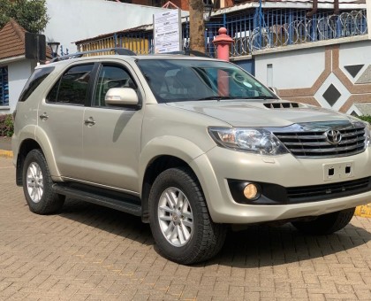 Toyota Fortuner 2014 Gold FOR SALE