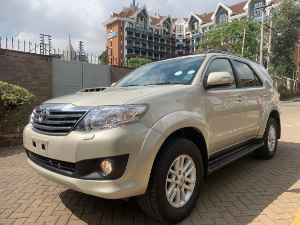 toyota-fortuner-2014-gold-for-sale-big-8