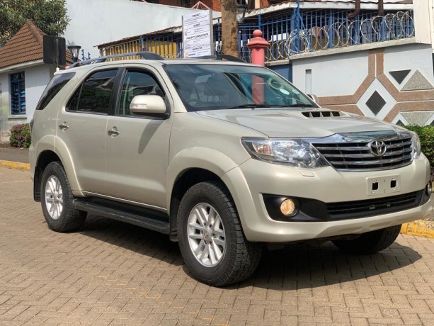 toyota-fortuner-2014-gold-for-sale-big-0