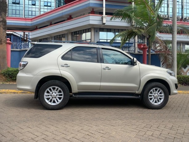toyota-fortuner-2014-gold-for-sale-big-3