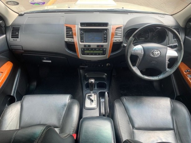 toyota-fortuner-2014-gold-for-sale-big-4