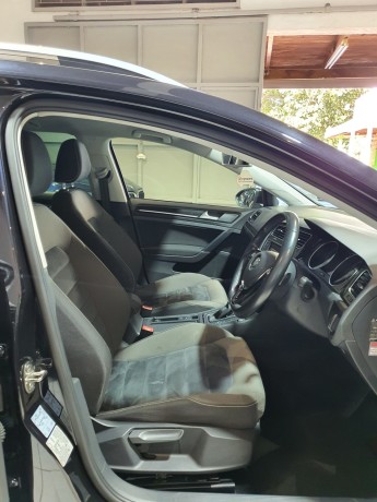 volkswagen-golf-big-2