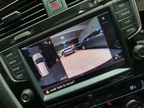 volkswagen-golf-big-4