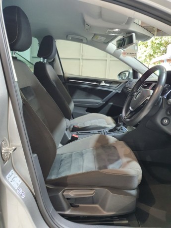 volkswagen-golf-big-2