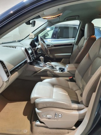 porsche-cayenne-big-6