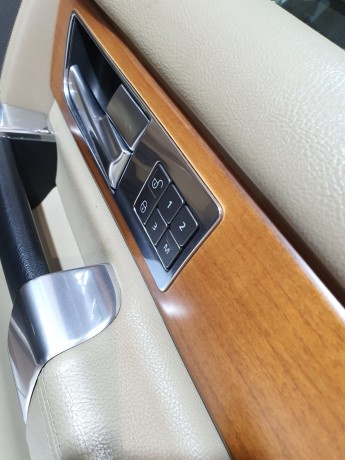 land-rover-discovery-4-hse-big-7