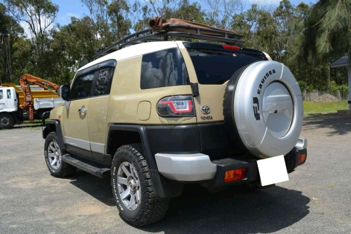 toyota-fj-cruiser-big-0