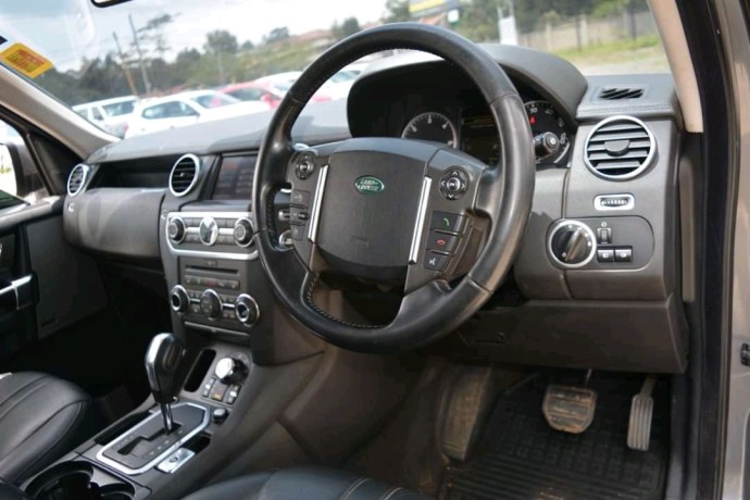 land-rover-discovery-4-big-2