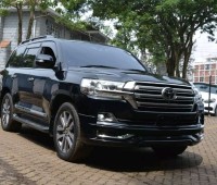 toyota-land-cruiser-zx-small-0