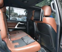 toyota-land-cruiser-zx-small-1