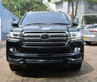 toyota-land-cruiser-zx-small-3