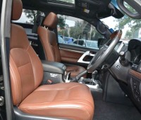 toyota-land-cruiser-zx-small-4