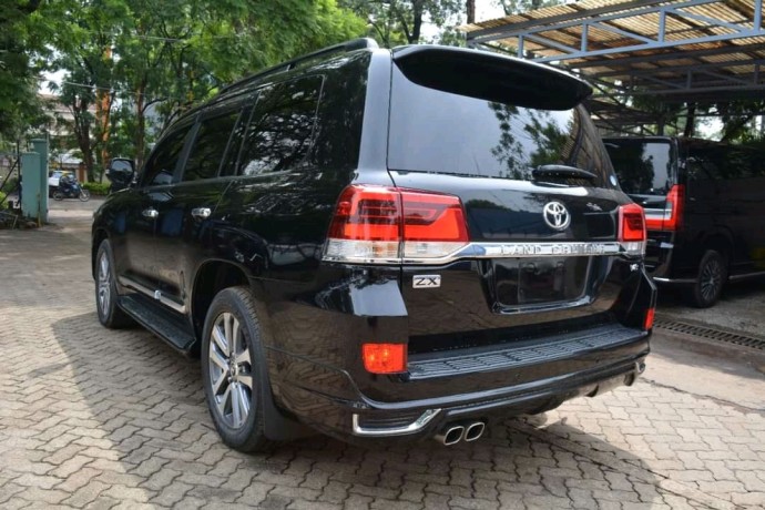 toyota-land-cruiser-zx-big-2