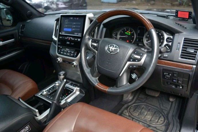 toyota-land-cruiser-zx-big-5