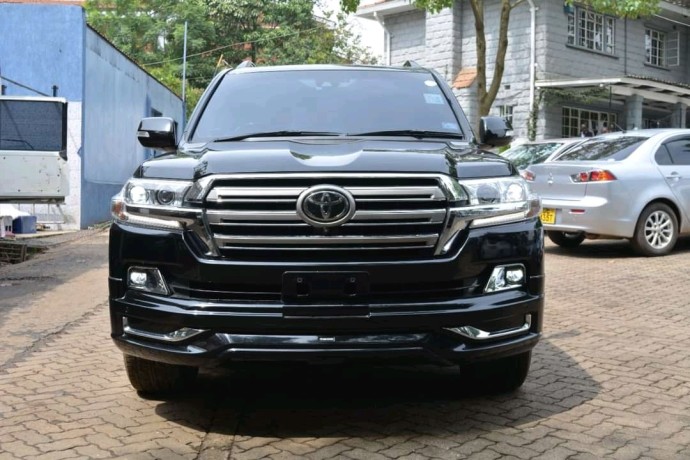 toyota-land-cruiser-zx-big-3