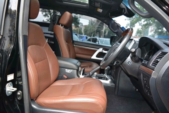 toyota-land-cruiser-zx-big-4