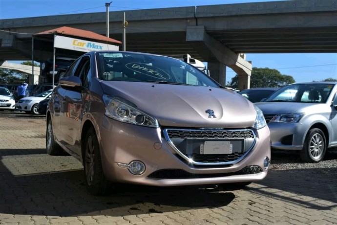 peugeot-208-big-0