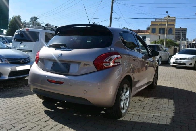 peugeot-208-big-1