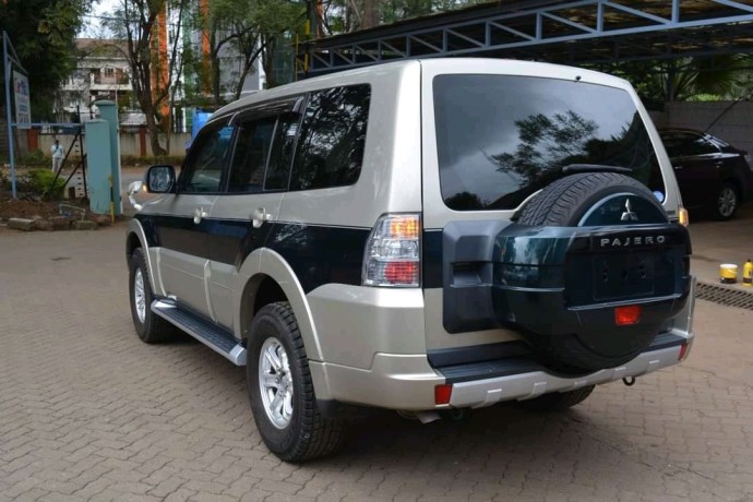 mitsubishi-pajero-big-4