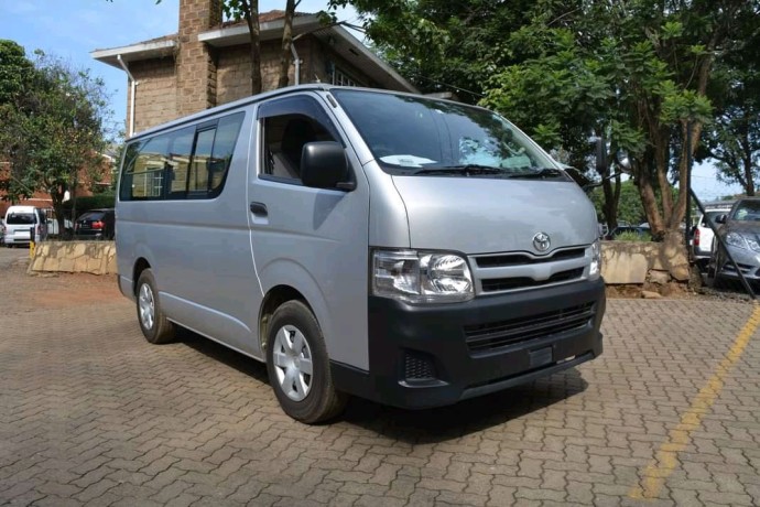 toyota-hiace-big-0