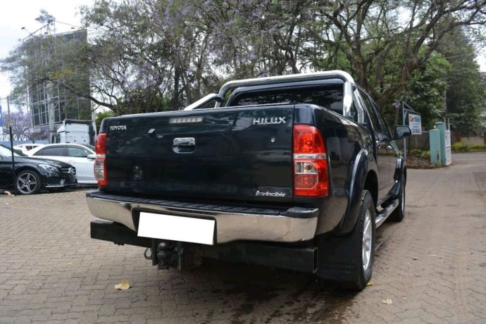 toyota-hilux-big-1