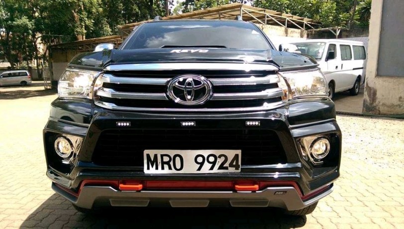 toyota-hilux-vigo-big-0
