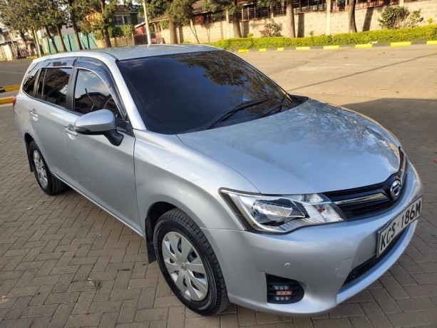 toyota-fielder-big-0