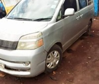 toyota-noah-small-0