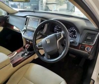 toyota-crown-small-4