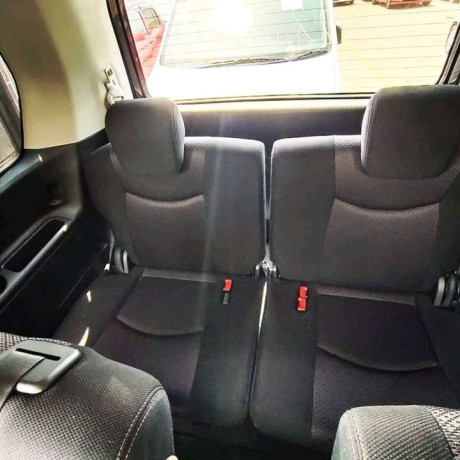 toyota-fielder-big-1