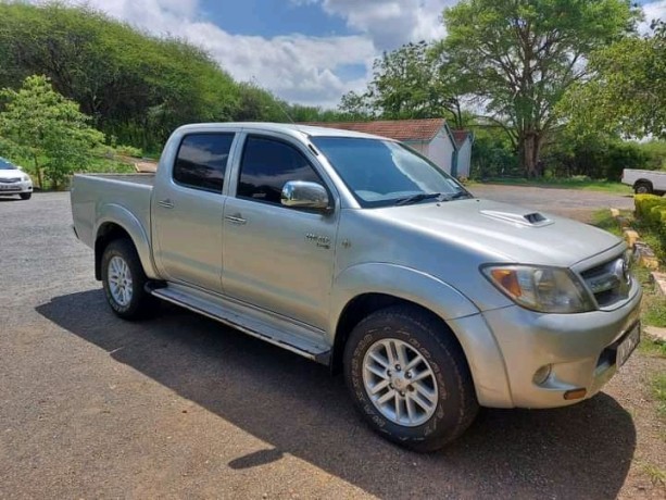 toyota-hilux-big-0