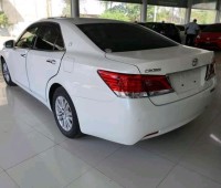 toyota-crown-small-3