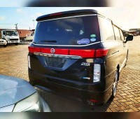 nissan-elgrand-small-3