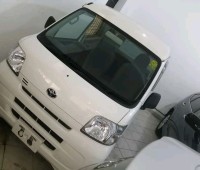 toyota-pixis-small-4