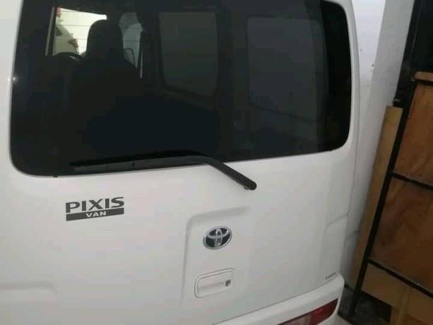 toyota-pixis-big-5